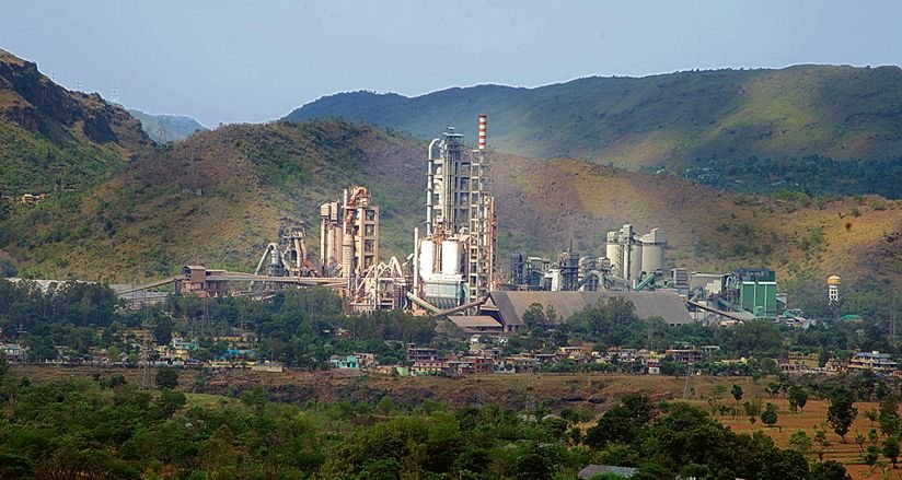 हिमाचल में Cement Crisis: सीमेंट की कमी से हिमाचल में रुका सैकड़ों परियोजनाओं का काम