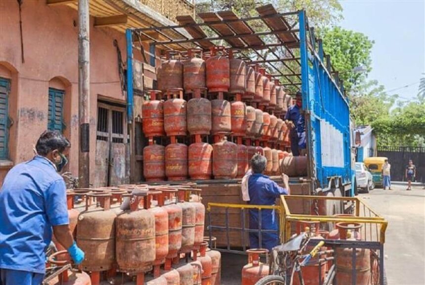 LPG Price: महीने के पहले दिन महंगाई से राहत, LPG गैस सिलेंडर के दाम में हुई कटौती- Panchayat Times