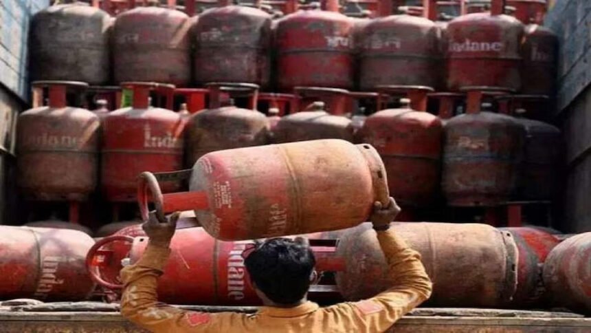 कमर्शियल LPG गैस के दाम में कटौती, 83.5 रुपये सस्ता हुआ सिलेंडर, जानें दिल्ली समेत देश के बड़े शहरों में नई कीमतें- Panchayat Times